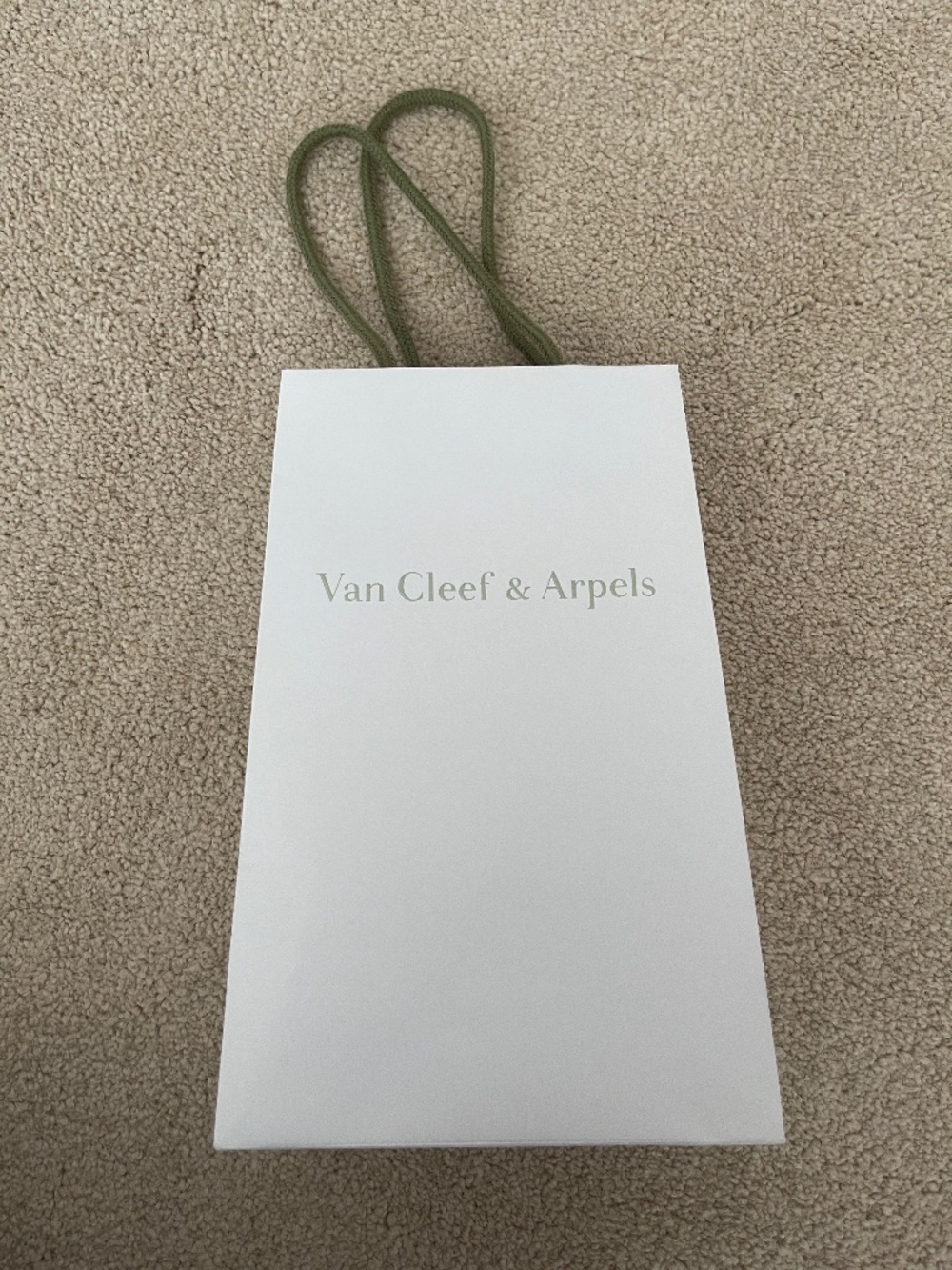 Van Cleef & Arpels White Shopping Gift Bag - 10 x 7 x 4" approx